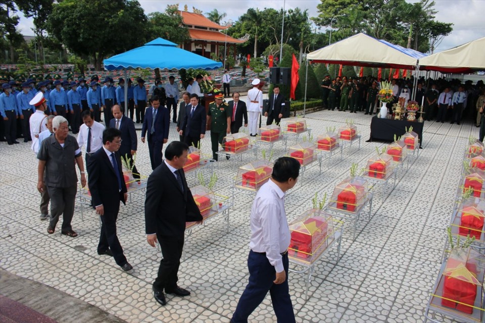 Long An đón nhận, truy điệu và an táng 42 hài cốt liệt sĩ hy sinh tại Campuchia